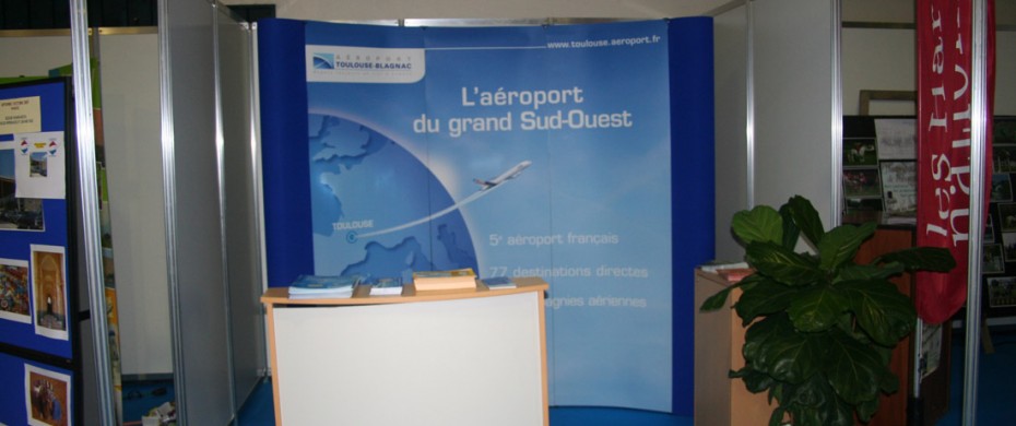 Exemple type d&rsquo;un stand de 9m2 en mélaminé, salon des voyages